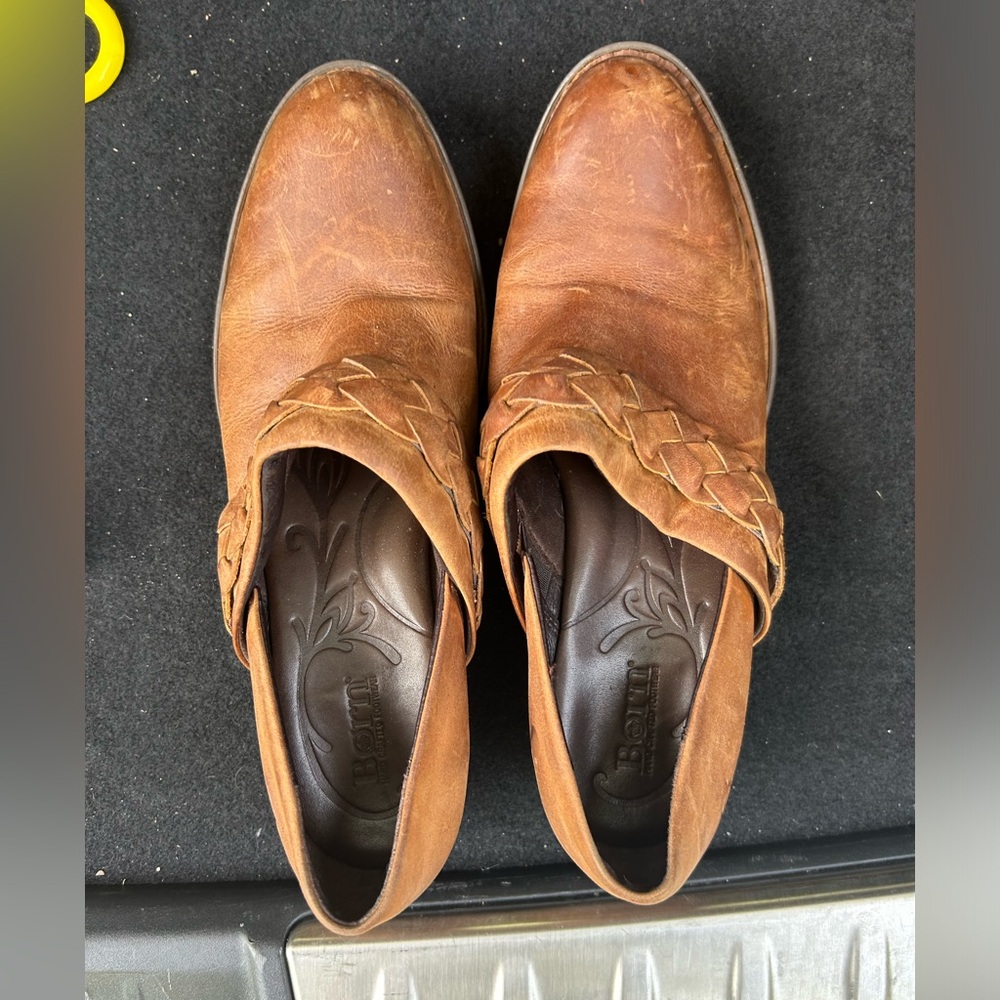 Born shoes    Bootie style    Leather